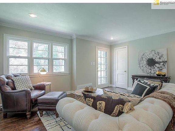 3rd image of 100 E Sweeney Blvd