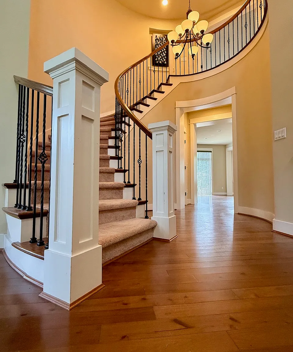4 bed, 4049 sqft, $8,500 — Photo 1