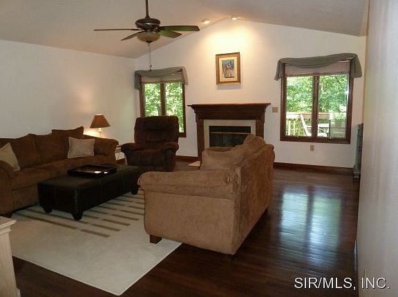 4th image of 17 Creekwoods Trl