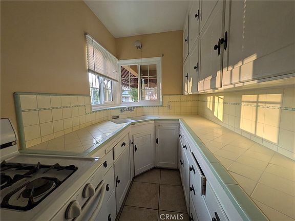 5th image of 3326 Locust St