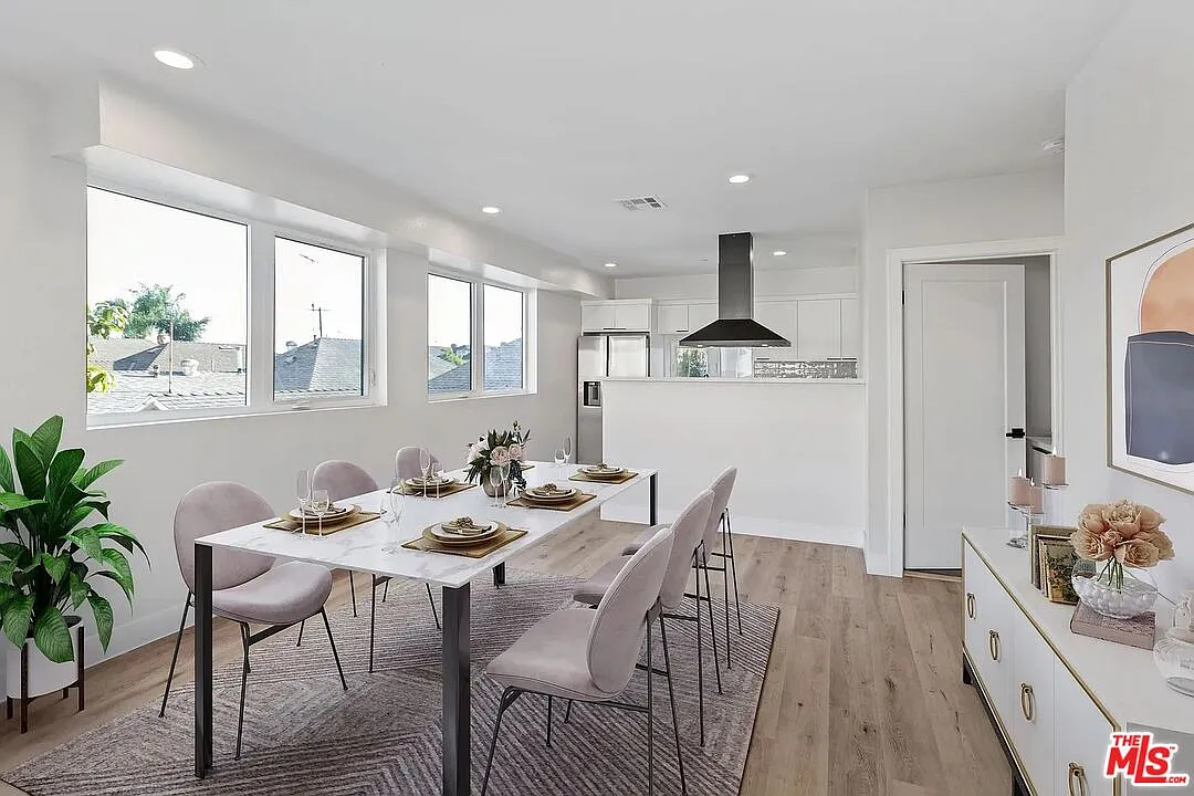 3 bed, 3.5 bath, 1450 sqft, $3,587 — Photo 2
