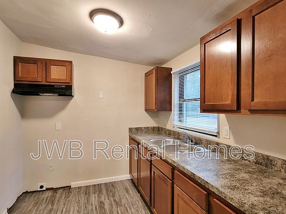 3rd image of 5114 Doncaster Ave