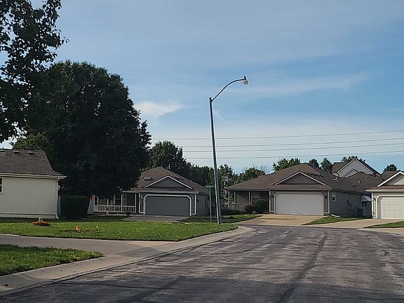 4th image of 520 S Saturn Dr