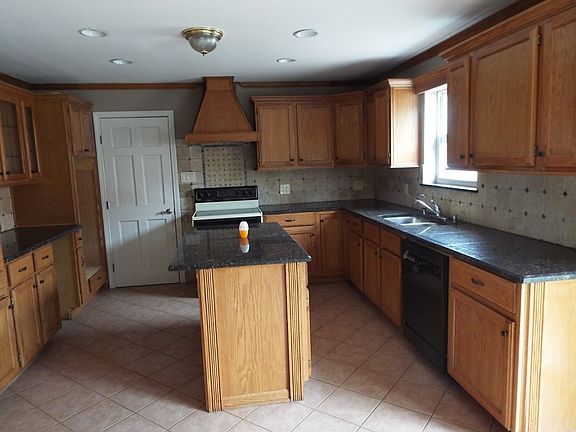 3rd image of 2614 Scott St