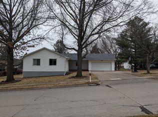 1008 Pepper Dr, Iowa City, IA 52240