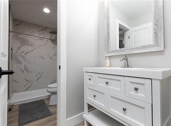 5th image of 1703 Johnston St