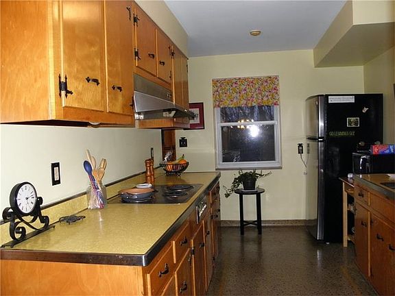 4th image of 2430 Mina Dr