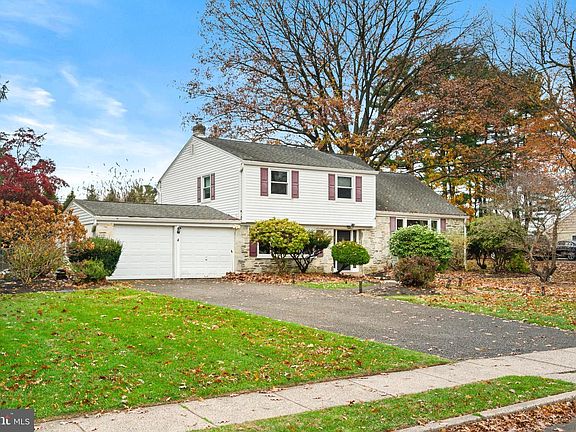 3rd image of 416 Emerson Rd