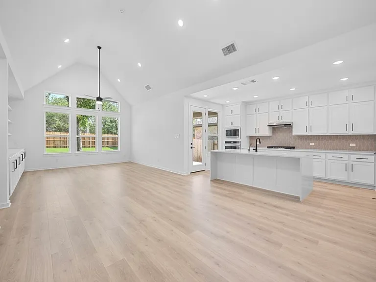 6000 Sean Paul Ln — Photo 2