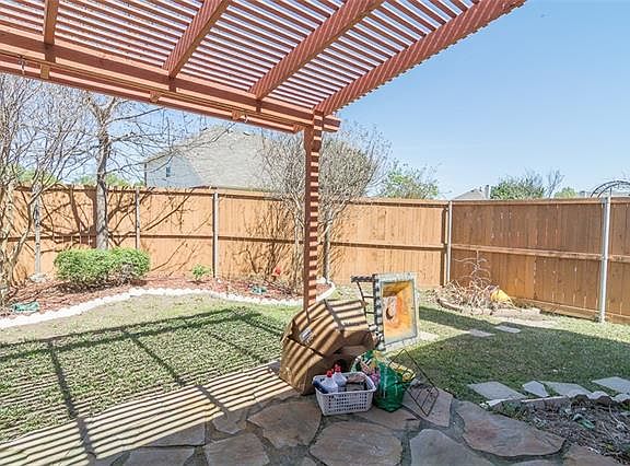 3rd image of 1535 Broadmoor Dr