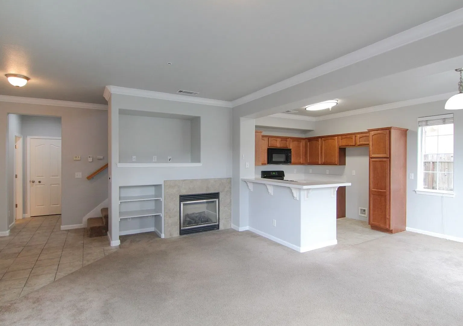 Modern Home in Shasta View Gardens — Photo 4