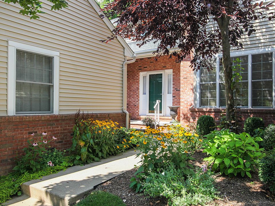 1st image of 41 Leonard Ter #70