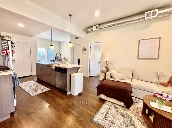 Roanoke Apartments, 4311-4325 Roanoke Pkwy #4311-2S, Kansas City, MO 64111