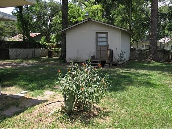5th image of 305 Alexander Dr