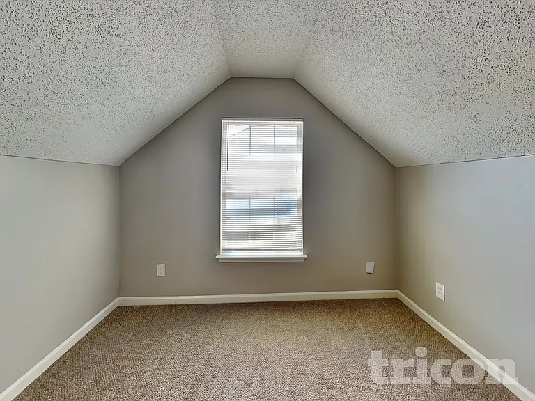 106 Newbury Dr — Photo 15