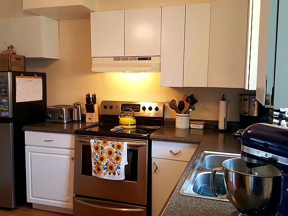 5th image of 943 Sheffield Ave