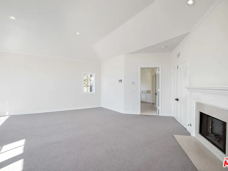 27437 Winding Way — Photo 16