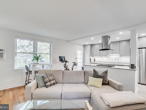 5th image of 100 N George Mason Dr #2