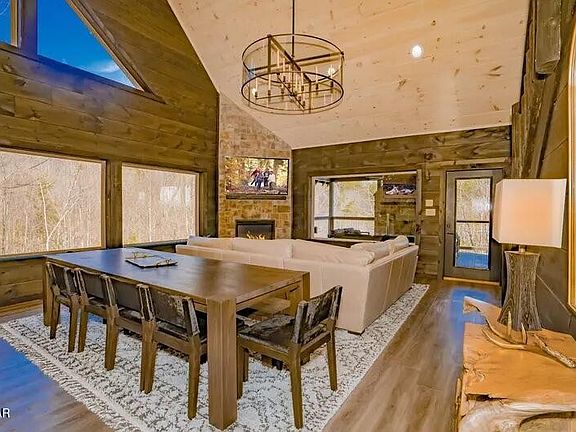 5th image of 923 Pine Valley Way