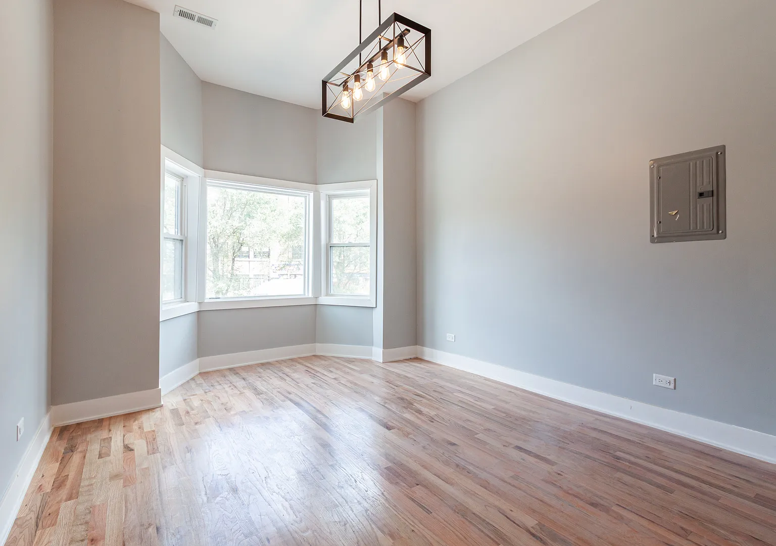 2 bed, 1100 sqft, $2,450 — Photo 3