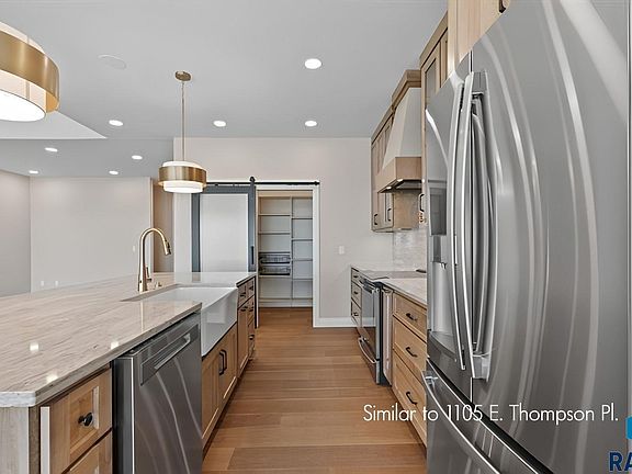 4th image of 1225 Thompson Pl E