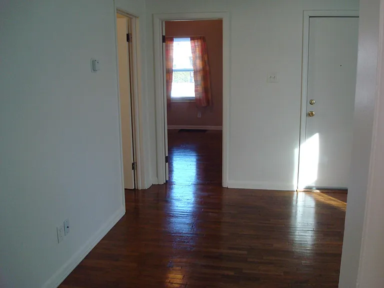 1323 NW Jackson St #1 — Photo 2