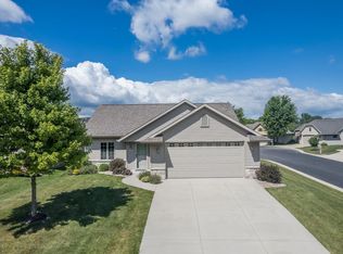 N1545 Meadow Park Dr, Greenville, WI 54942