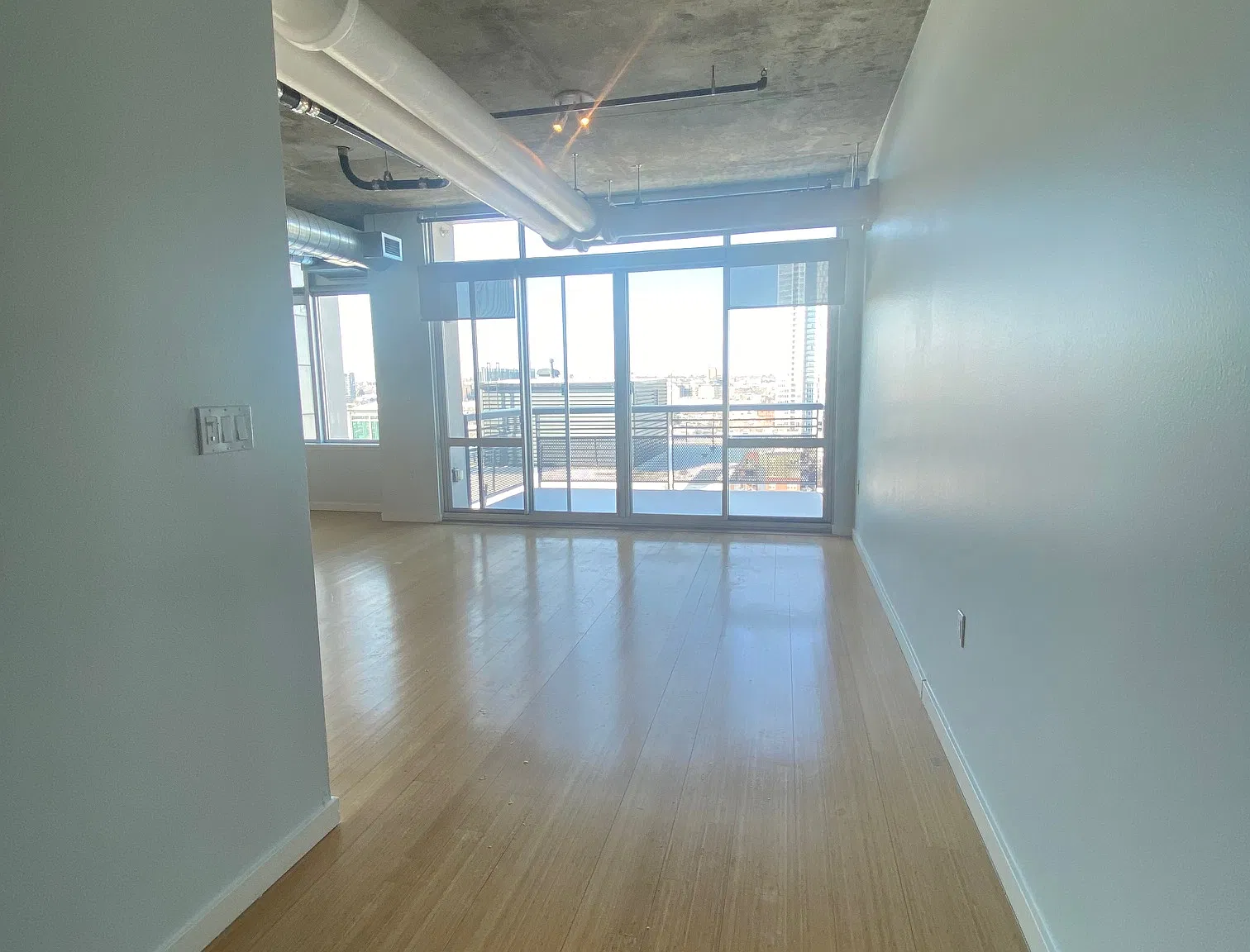 1 bed, 1000 sqft, $2,195 — Photo 4