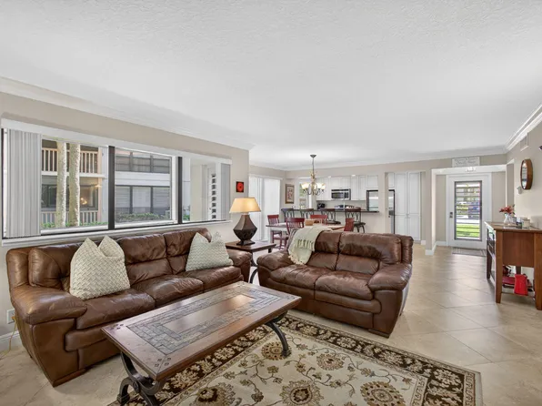 112 Brackenwood Road, Palm Beach Gardens, FL 33418