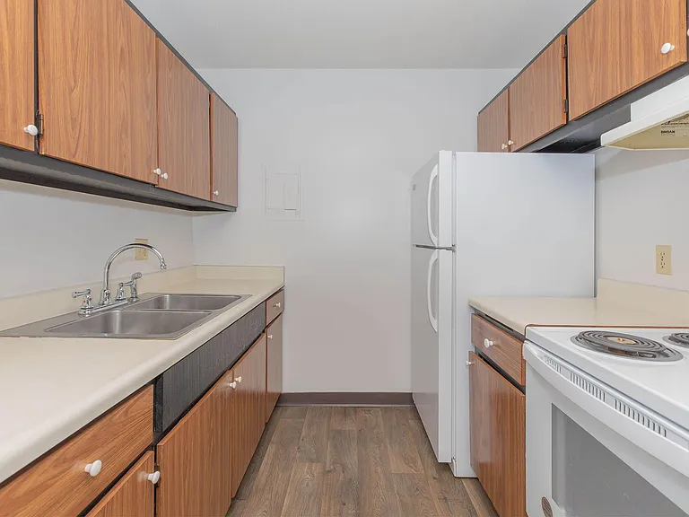 Holiday Acres Apartments — Photo 33