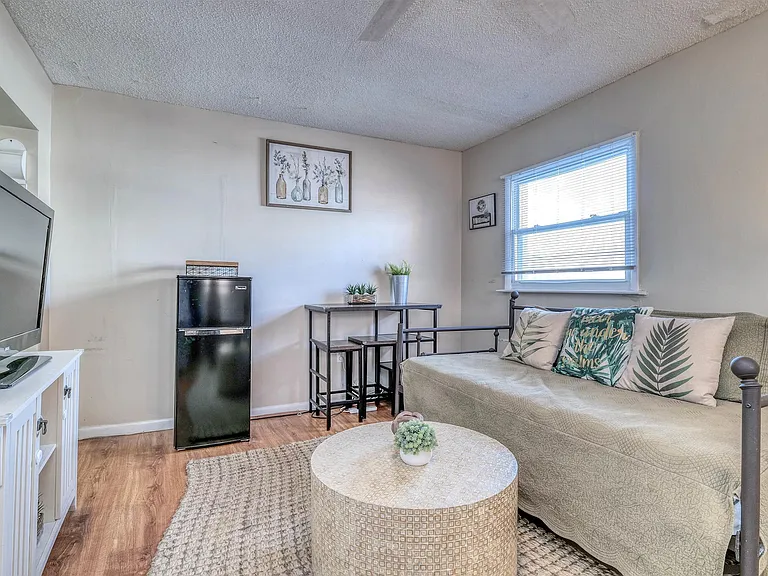 111 S Dudley Ave #211 — Photo 11