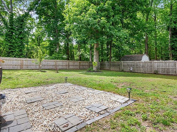 5th image of 7031 Poteet Ln