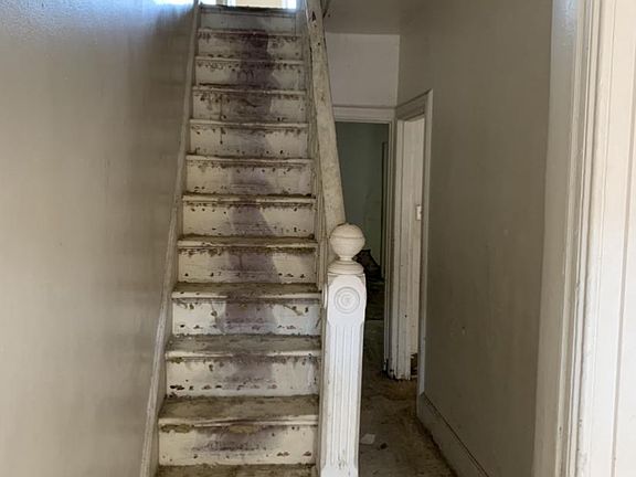 4th image of 931 N Pine St