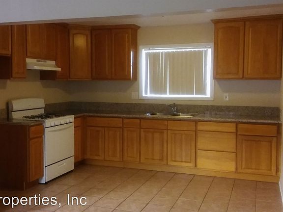 2nd image of 2232 Santa Fe Ave APT 1
