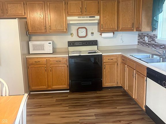 5th image of 890 Millbrook Dr