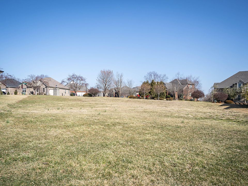 2nd image of 112 Clubhouse Dr