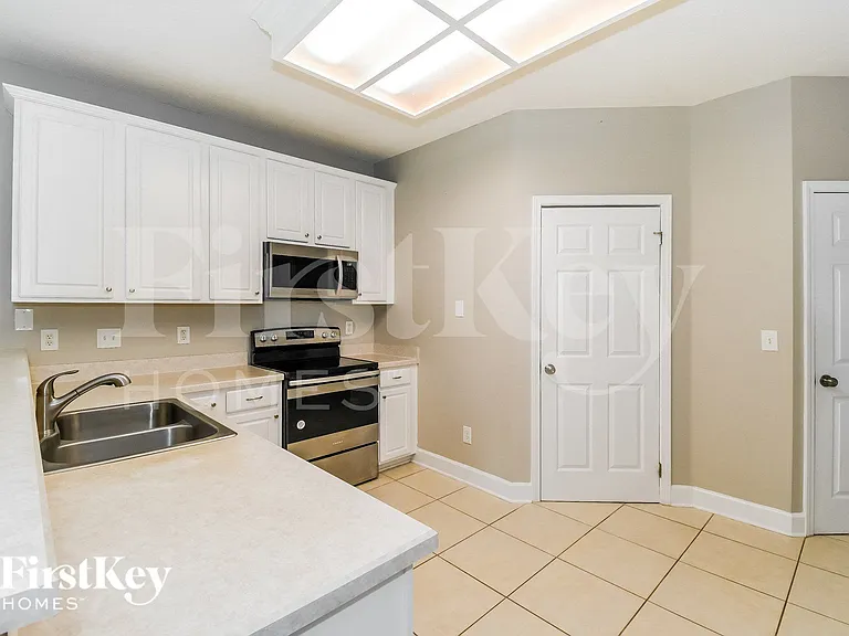 2305 Yellow Jasmine Ln — Photo 7