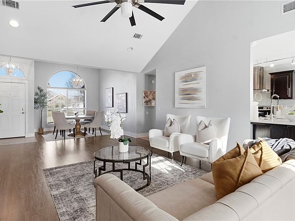 3rd image of 601 Glasgow Ln
