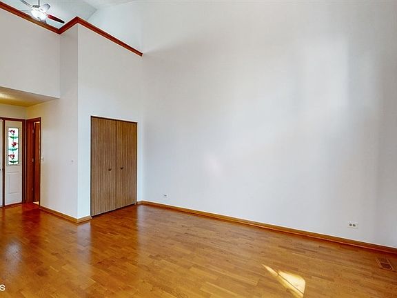 3rd image of 67 Jericho Ln