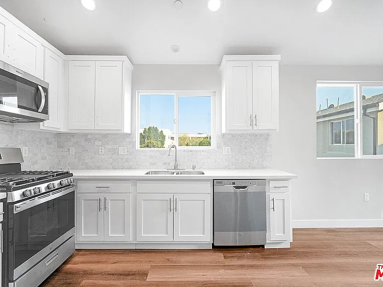 Saticoy Villas — Photo 27