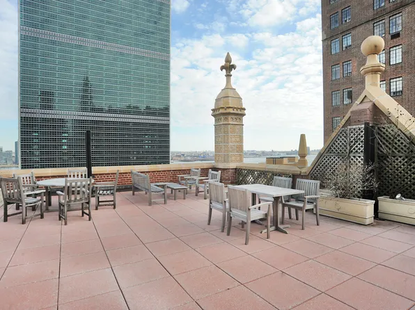 333 East 43rd Street image 12 of 13