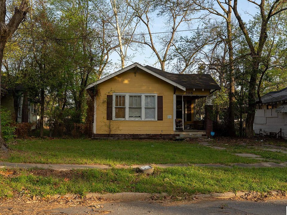 1st image of 208 Lazarre Ave
