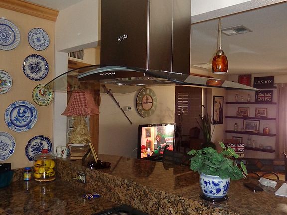 4th image of 715 E Oakey Blvd