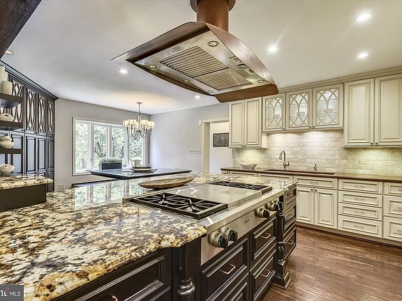 5th image of 1107 Savile Ln