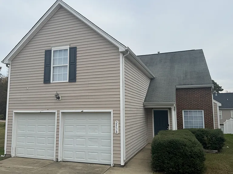 2538 Crescent Forest Dr — Photo 1