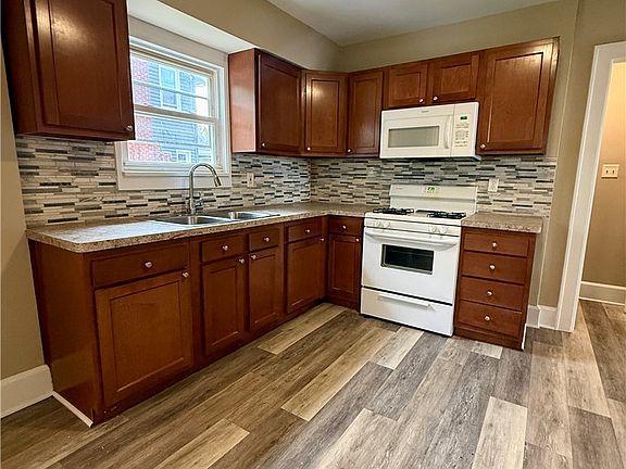 5th image of 1017 Stadelman Ave
