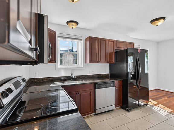 3rd image of 4736 Wilson Blvd
