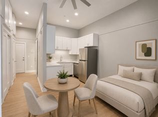 1101 W Granville Ave #102, Chicago, IL 60660