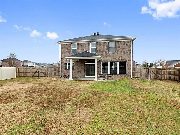 3rd image of 1901 Whispering Meadows Dr