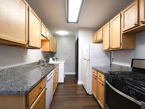 3rd image of 20210 S Fairwood Ct #D